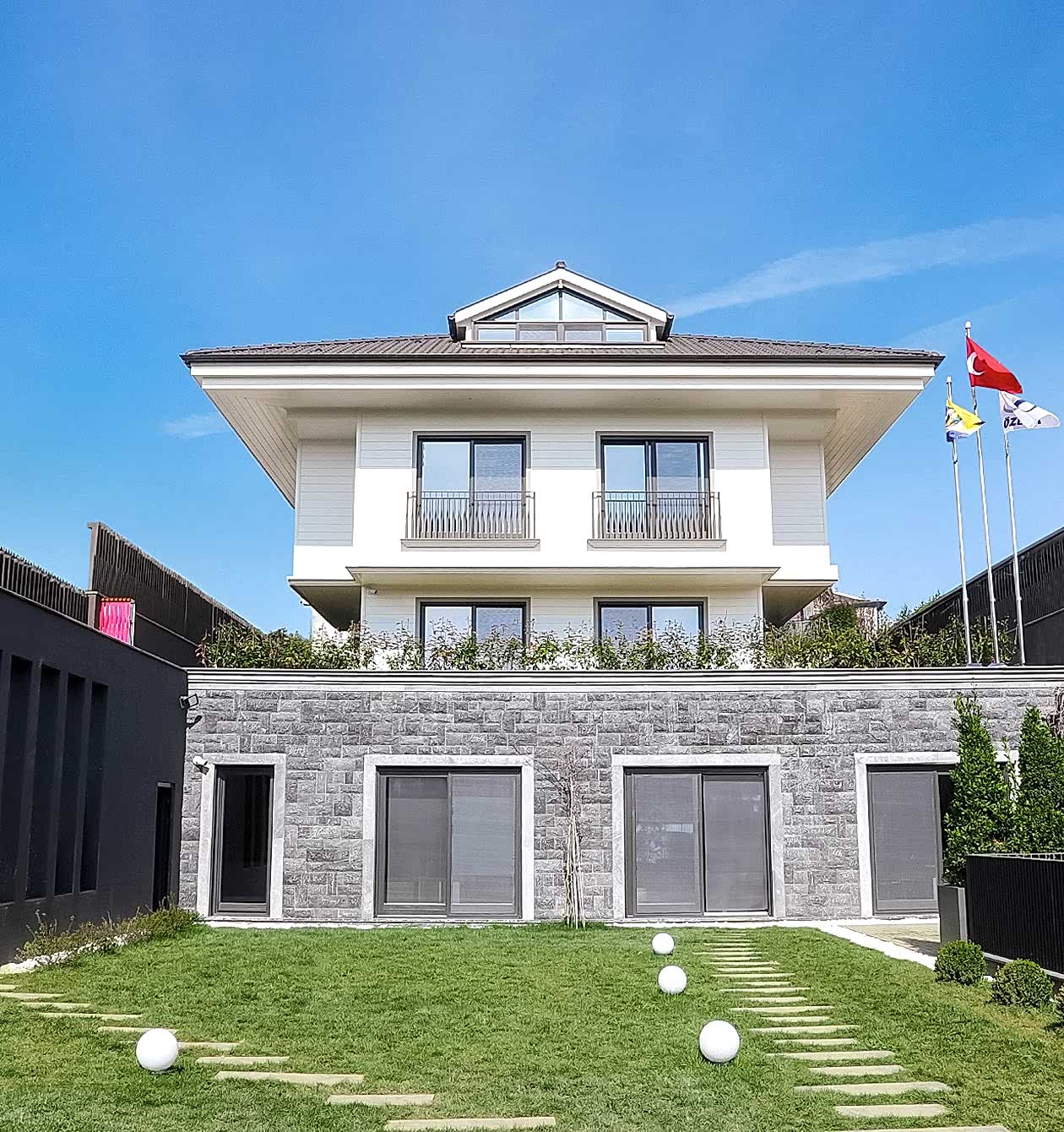 Özbek İnşaat Moves to Its New Headquarters